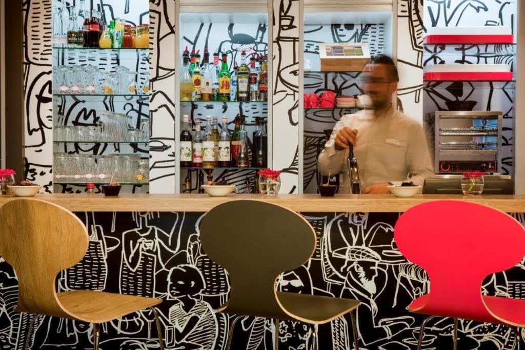 Ibis Paris Porte De Clichy Centre Luaran gambar